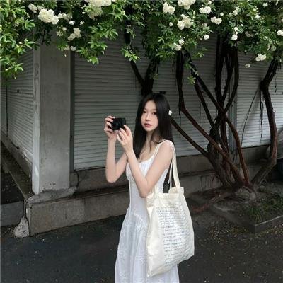 腰间持枪